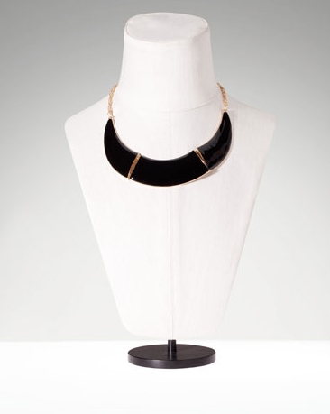 Collar de placas esmaltadas en negro